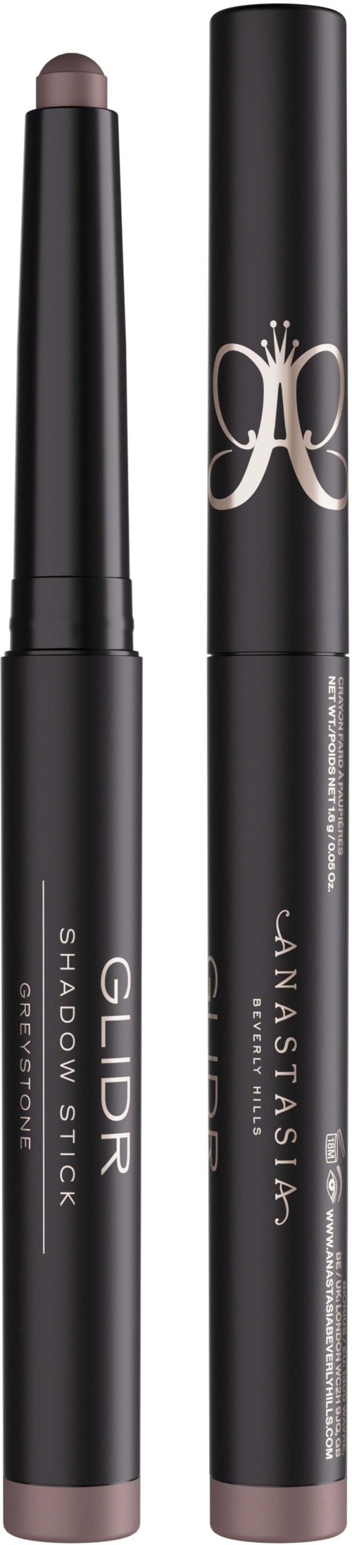Een zwart make-up potlood met twee delen, gelabeld GILDOR Shadow Stick en JANATASIA. Beide staan rechtop.