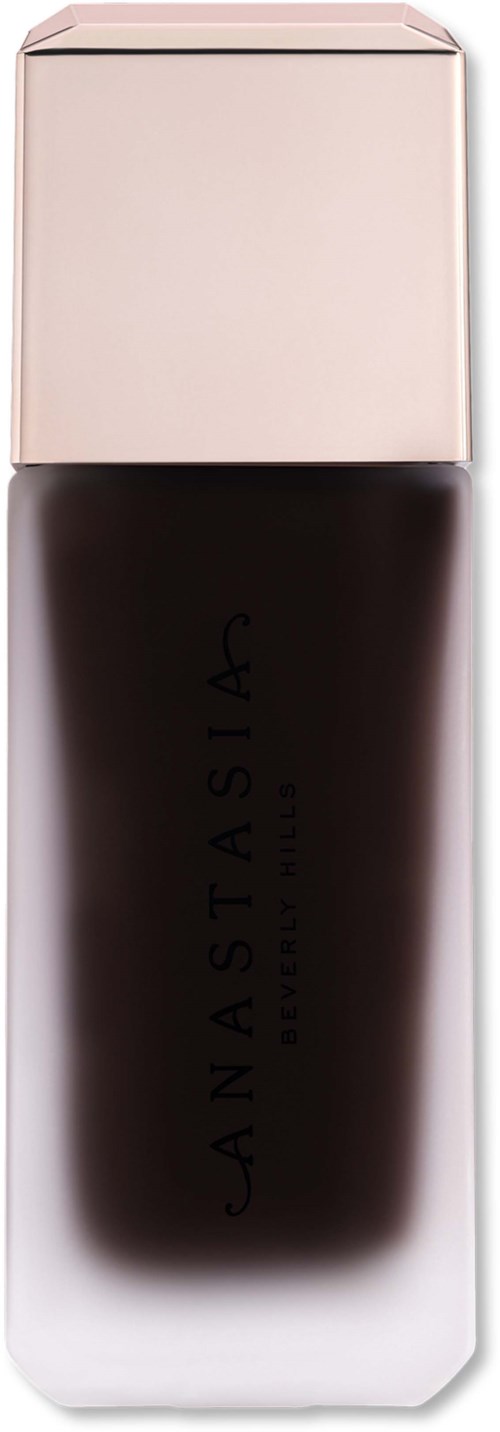 Eine dunkle Flüssigfoundationsflasche mit beigem Deckel und schwarzem Text mit der Marke Anastasia Beverly Hills.