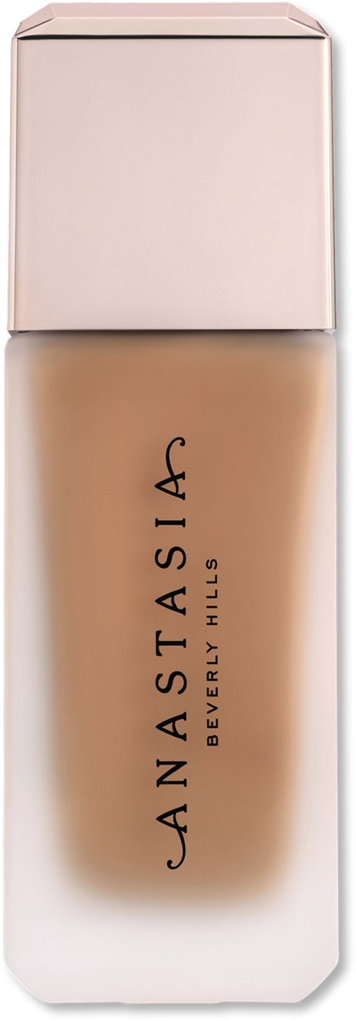 Ein Foundation-Flasche mit mattiertem Glaslook, silberner Kappe und schwarzem Text.