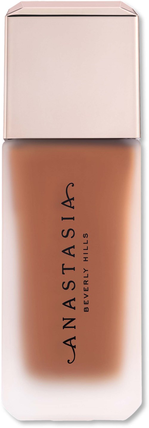 Eine Foundation-Flasche mit beiger Pumpe und klisem Label mit Anastasia Beverly Hills.