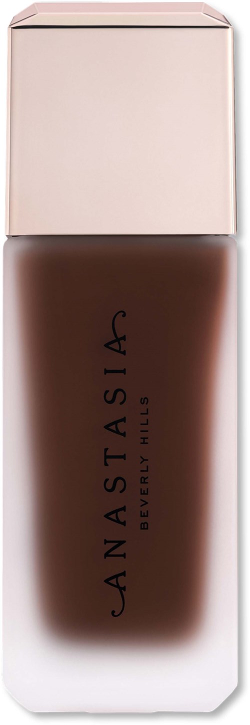 Ein Foundationsflasche mit brauner Flüssigkeit und dunkelrosa Deckel, beschriftet Anastasia Beverly Hills.