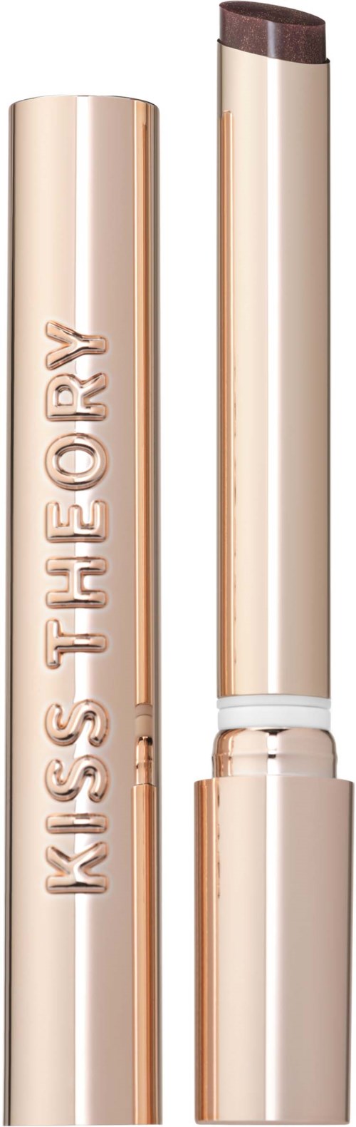 Leppepomade i stiftform med gullfargede lokk og hvit kropp, med logoen Lipstick by Miss Theery.