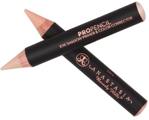 Zwei schwarze Kosmetikstifte, eines mit 'PRO PENCIL' für Lidschatten & Concealer, das andere mit Blumentext.