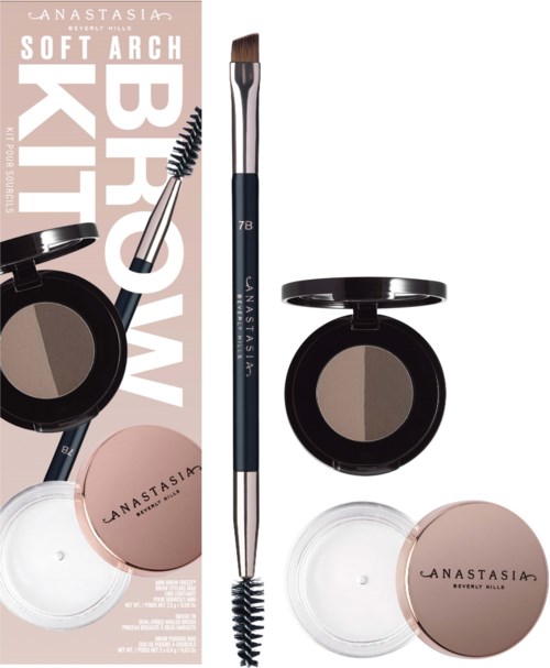 Een set wenkbrauwmake-upproducten met borstels, donkere en lichte poeders, en een branded doos.