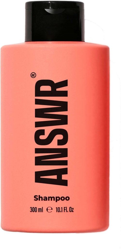 Eine rosafarbene Shampooflasche mit schwarzem Deckel, mit fettem schwarzen Text "ANSWER" und kleinerem Text "Shampoo".