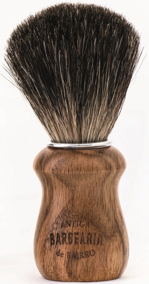 A wooden-handled shaving brush with dark bristles and the word "Barbearia" on the handle.