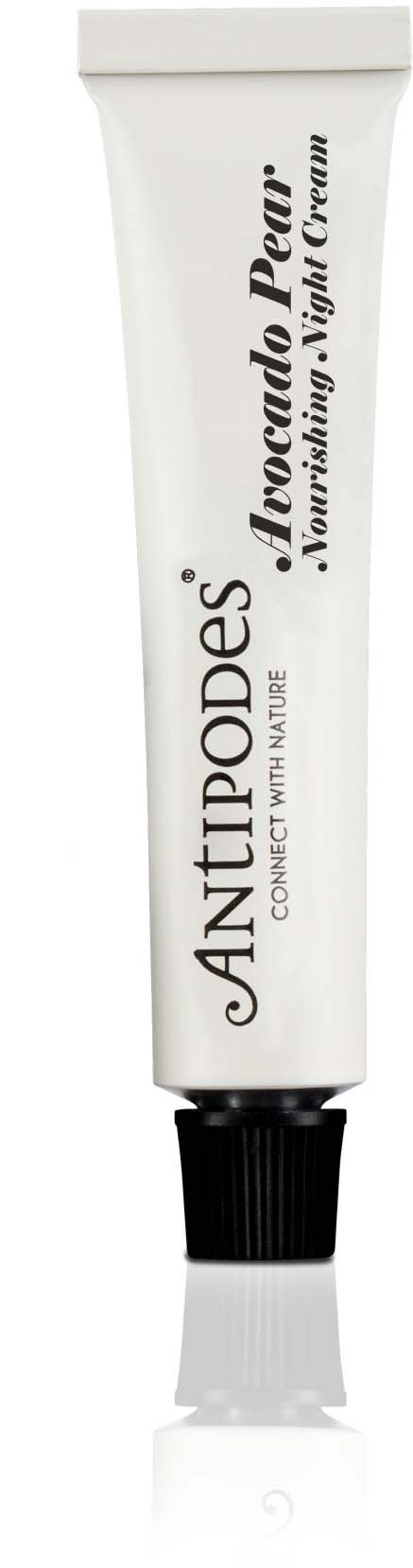 En vit tub med svart text för Antipodes Avocado Pear Vibrancy Veil, en hudvårdsprodukt. Tuben har en svart lock.