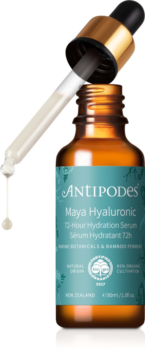 Kleine braune Flasche mit Pipettendeckel, beschriftet 'Antipodes Maya Hyaluronic'. Enthält feuchtigkeitsspendendes Serum.