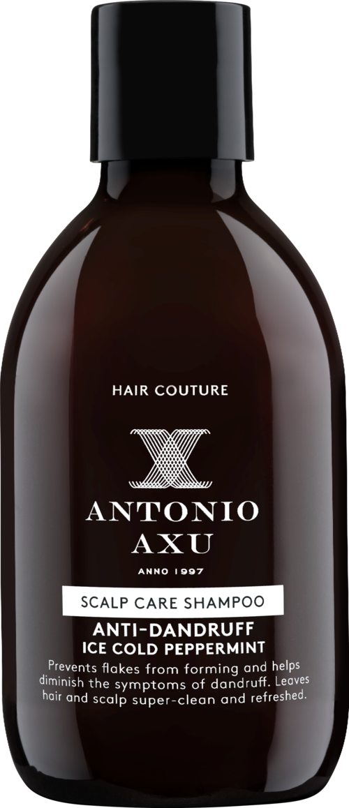 Dunkelbraune Flasche mit weißen und schwarzen Etiketten, zeigt Marke 'Antonio Axu' und Produkt gegen Schuppen mit Pfefferminze.