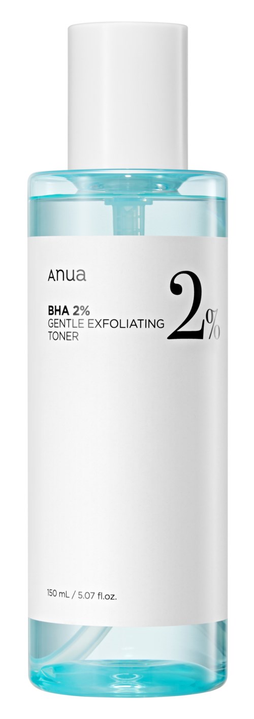 Een doorzichtige fles met een witte dop met lichtblauwe vloeistof, gelabeld als Anua BHA 2% zachte exfoliërende toner.