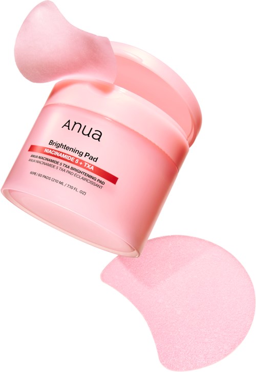 Ljus rosa burk med Anua Brightening Pad, en pads på toppen och en smet nedanför.