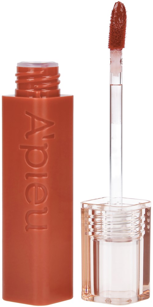 Een lipglossfles met applicator, toont een bruinachtige tint, staat rechtop met de applicator gedeeltelijk uit.
