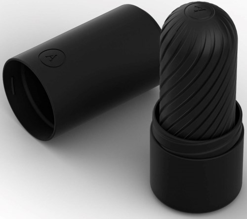 Ein schwarzes, zylindrisches, strukturiertes Gerät mit Schutzkappe, möglicherweise ein tragbarer Lautsprecher oder ähnliches Gadget.
