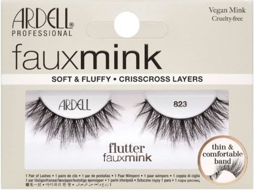 Vegane Mink-Wimpern mit weichen, flauschigen Schichten und einem dünnen, bequemen Band in der Verpackung.