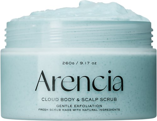 Heller blauer Behälter mit Arencia Cloud Body and Scalp Scrub und Schaum obenauf. Es ist sanft und mit natürlichen Inhaltsstoffen hergestellt.