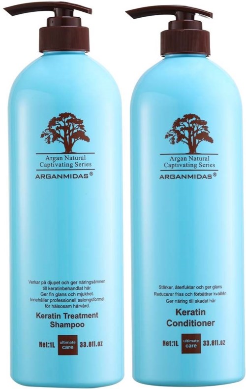 Kaksi vaaleansinistä pulloa, toinen on keratiinipuhdistusshampoo ja toinen hoitoaine, ruskeilla pumppukaadoilla.
