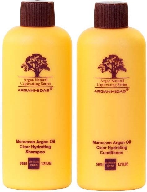 Zwei gelbe Flaschen mit braunen Kappen enthalten marokkanisches Arganöl Shampoo und Spülung.