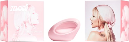 Een roze haarverzorgingsset met dozen die vrouwen tonen, en een roze kom voor haarverzorging.