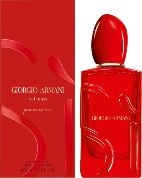Hajuvesipullo ja laatikko, molemmat punaisia, kaarevia design-elementtejä ja Giorgio Armani -logo, merkitty 'Red Musk Passione.'