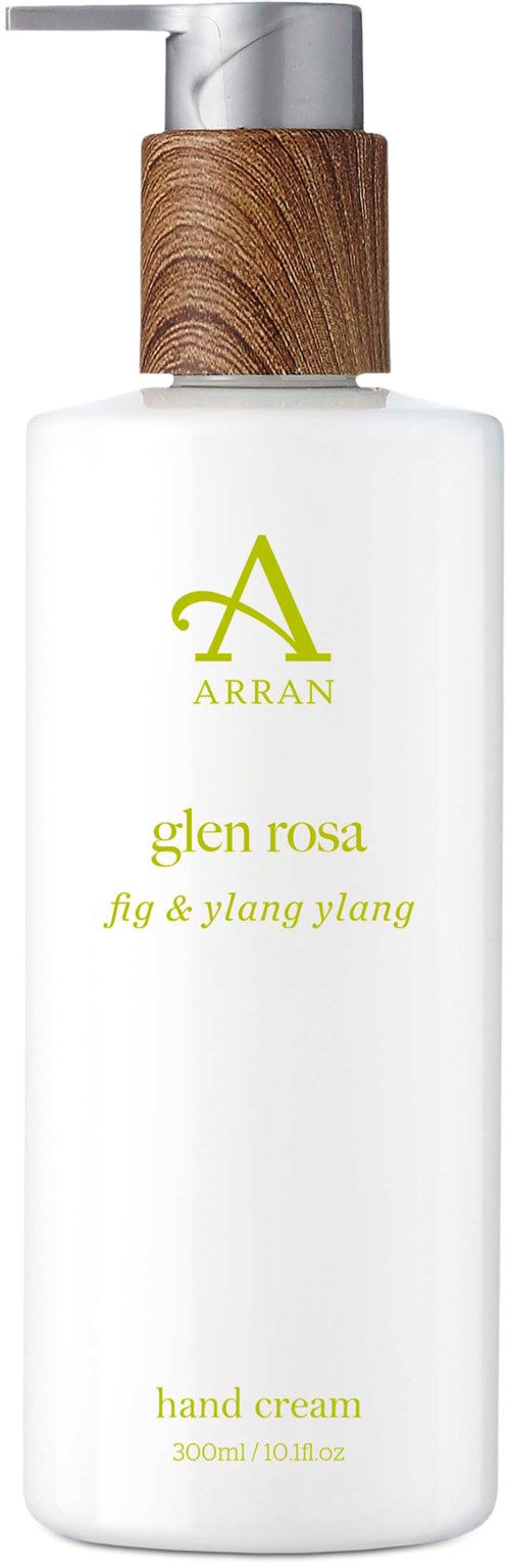 Eine weiße Handcremeflasche mit Holzdeckel, gekennzeichnet 'Glen Rosa fig & ylang ylang' von ARRAN.