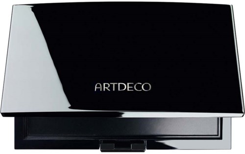 Kiiltävä musta meikkipalette peilillä ja sanalla 'ARTDECO'.