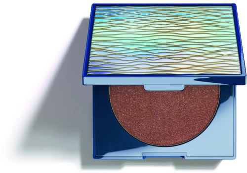 Ein blauer Makeup-Compact mit dekorativem Deckel und einem runden rotbraunen Puder drin.
