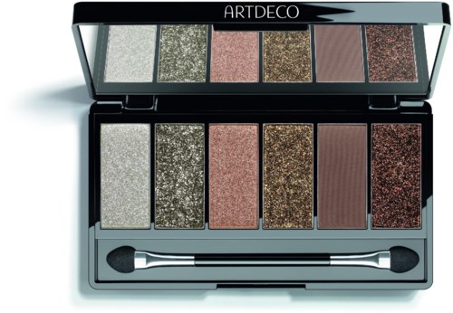 Een make-up palet met zes glitter- en matte oogschaduwen in zilver, goud, roze, brons, bruin en roodtinten.