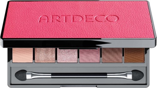 Eine Lidschattenpalette mit rosa- und grau Tönen, sechs Farben und einem kleinen doppelseitigen Schwämmchenapplikator.
