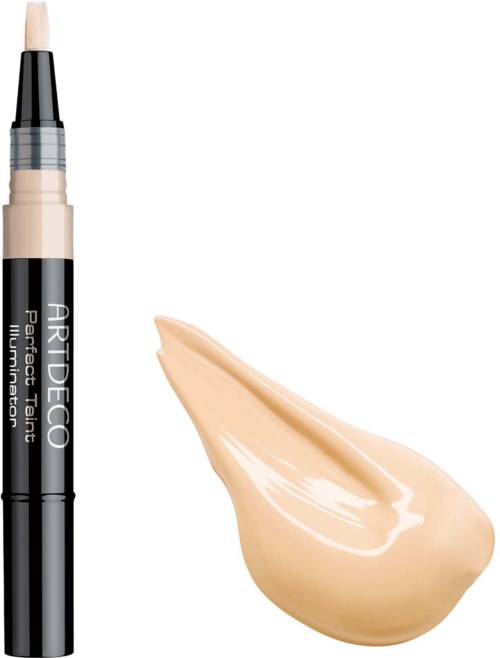 En penliknande concealerprov med ljusbeige flytande concealer bredvid en klick av produkten.
