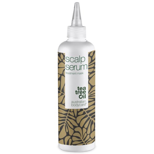 Valkoinen pullo, jossa punainen kärki, ja etiketti 'scalp serum' tea tree öljyllä hiustenhoitoon.