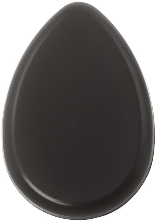 A black teardrop-shaped plate with a smooth surface.
