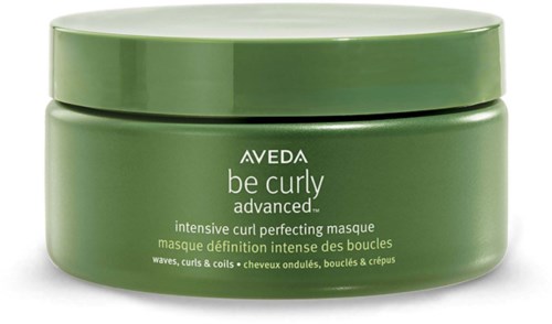 Ein grüner Behälter von Aveda be curly advanced intensive curl perfecting masque für welliges und lockiges Haar.
