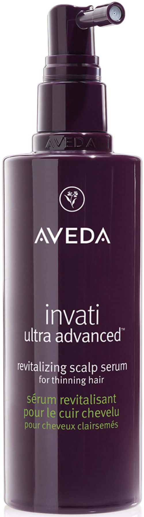 Eine dunkelviolette Flasche Aveda Invati Serum mit Pumpe, für dünner werdendes Haar. Klare Beschriftung.