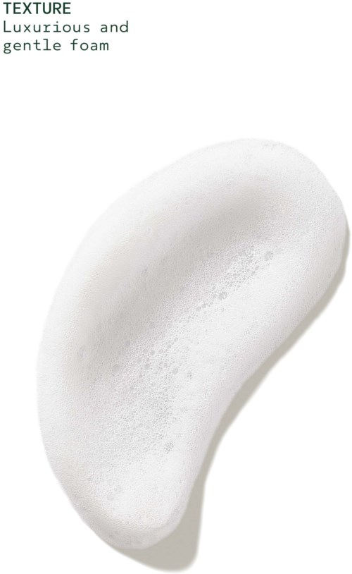 En hvit, buet skum med boblete tekstur, beskrevet som luksuriøs og mild.
