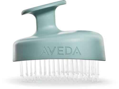 Ein hellblauer Kopfhautmassagebürste mit weißen Borsten und dem Aveda-Logo. Sie hat einen großen Griff und einen breiten Kopf.