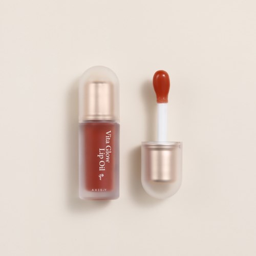 Lippenbalsem in een kleine tube met rode applicator. Eenvoudige, schone achtergrond met weinig design.