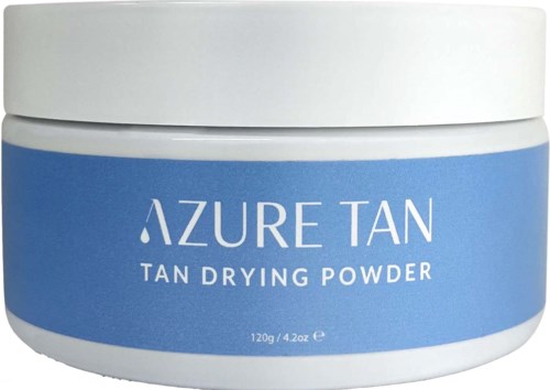 Ein weißer Behälter mit blauem Etikett, das 'Azure Tan' und 'Tan Drying Powder' sagt.