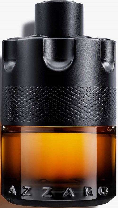 Een zwarte fles met een getextureerde midden en amberkleurige vloeistof, gemerkt Azarro.