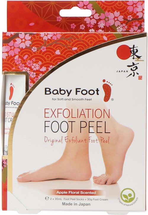 Fotpeelingprodukt med kirsebærblomstedekorasjon, viser føtter og emballasjetekst om eksfoliering og duft, laget i Japan.