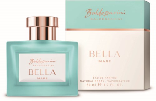 Een parfumfles en doos met zachte kleuren en elegante tekst, genaamd Bella Mare door Baldessarini.
