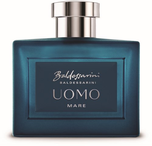 Blauwe parfumfles met zilveren dop, gemarkeerd "Baldessarini UOMO MARE".