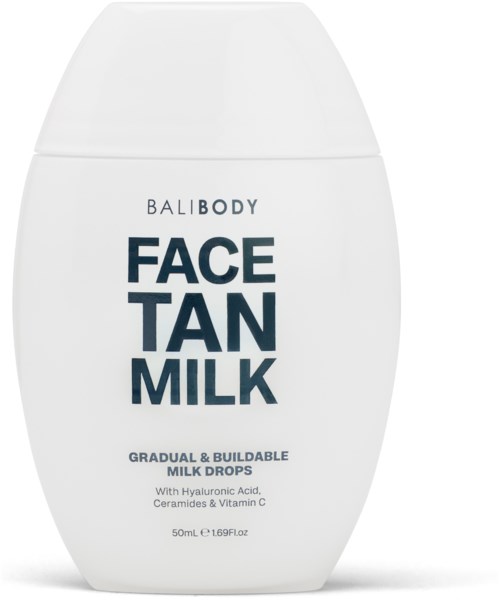 Een witte fles met donkere tekst zegt Bali Body Face Tan Milk, met ingrediënten zoals hyaluronzuur en vitaminen.