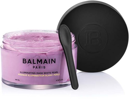 Vaaleanpunainen kasvonaamiopurkki ja musta lasta, musta kansi ja 'Balmain Paris'-merkki.