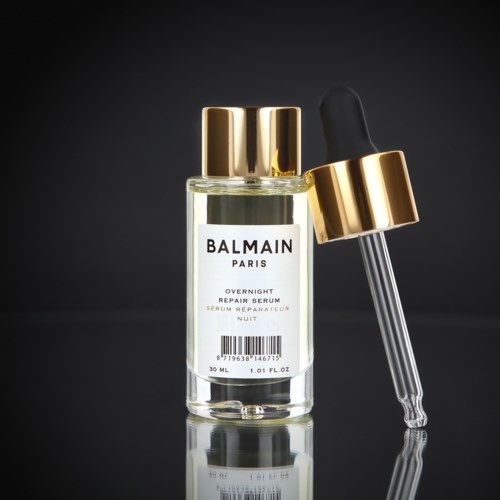 Tyhjä pullo tipalla ja mustavalkoisella kullalla Balmain Paris Overnight Repair Serumille.