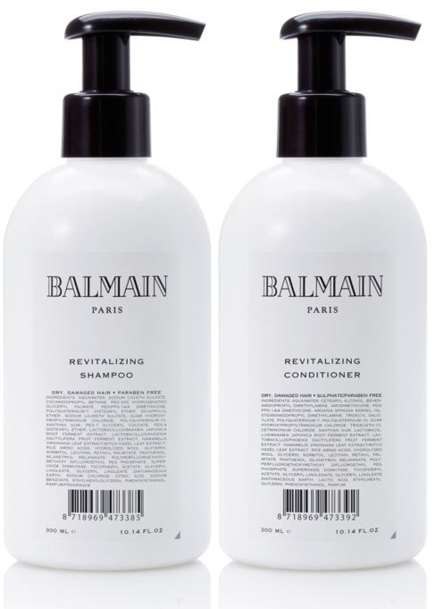Kaksi valkoista pulloa, joissa on mustat pumppumekanit, nimeltä 'Balmain Paris'. Toinen on shampoo, toinen hoitoaine.