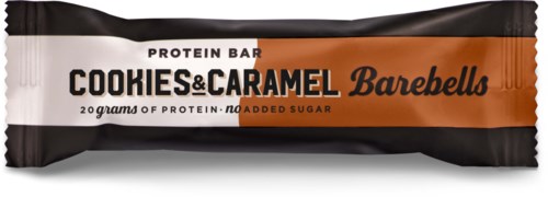 Proteinbar i svart, hvit og oransje emballasje, kalt Cookies & Caramel Barebells, med næringsinformasjon og tilsatt sukker.