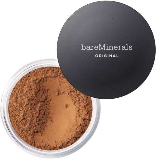 Ein kleines Behältnis mit braunem Puder und schwarzem Deckel, auf dem bareMinerals Original steht.