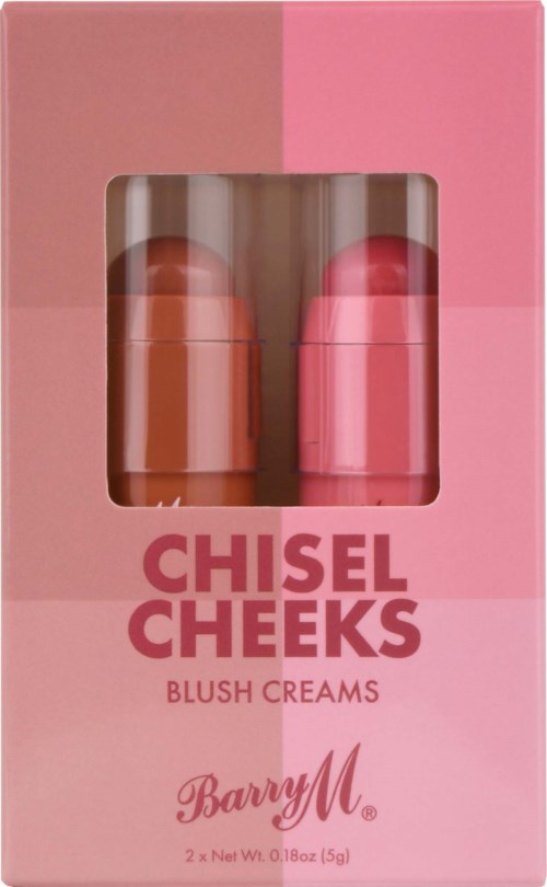 Roze doos bevat twee blushcrèmes in oranje en roze verpakkingen met doorzichtig venster. Op de doos staat 