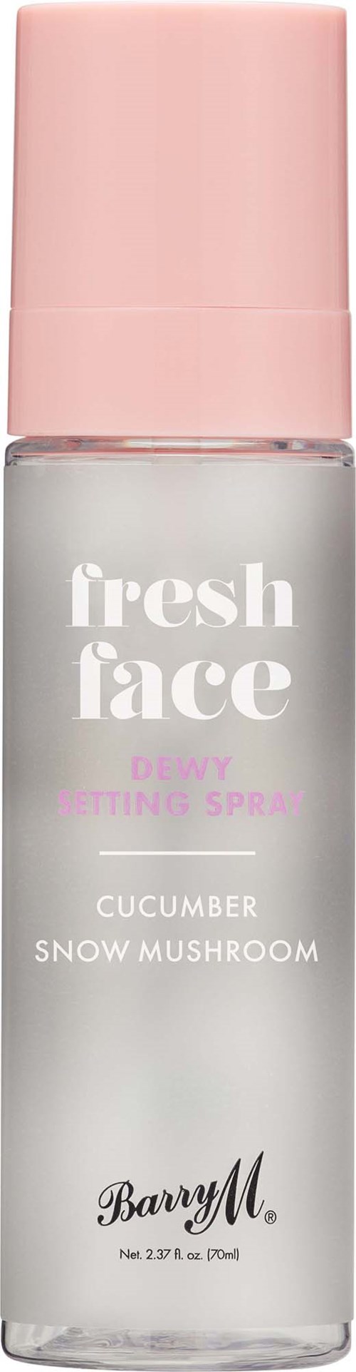 Een heldere sprayfles met 'Fresh Face' label en roze dop, bevat komkommer en sneeuwzwam huidverzorgingsproduct.