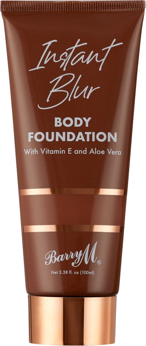 Brun tub med kroppsfondation med gulddetaljer, märkt 'Instant Blur' och 'Barry M' med vitamin E och Aloe Vera.